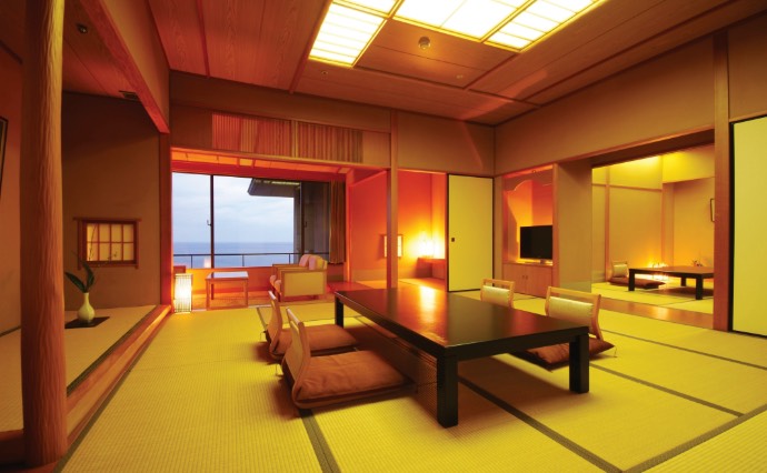 Large Japanese-style room